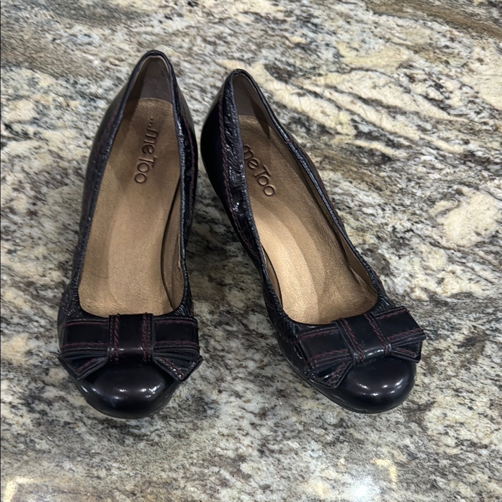 Me Too Black with Pink / Maroon Undertone Bow Pumps
